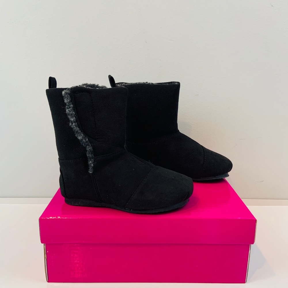 Brand New Toddler Girls Black Lined Boots